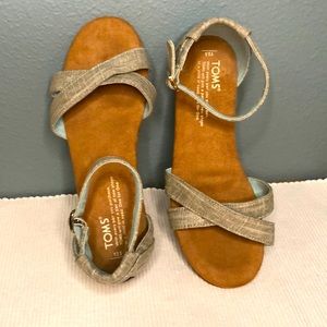 Toms Grey/Silver flat sandals Y3.5